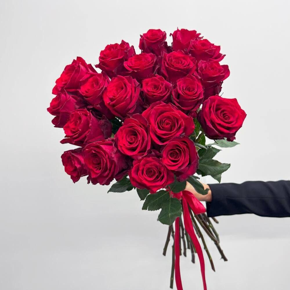 Роскошная охапка красных роз Explorer — 250 ₽/шт