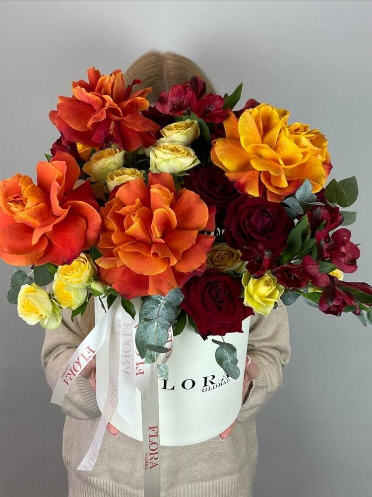 Яркий букет роз / Розы в коробке / Французские розы 5шт / Пионовидная роза кустовая