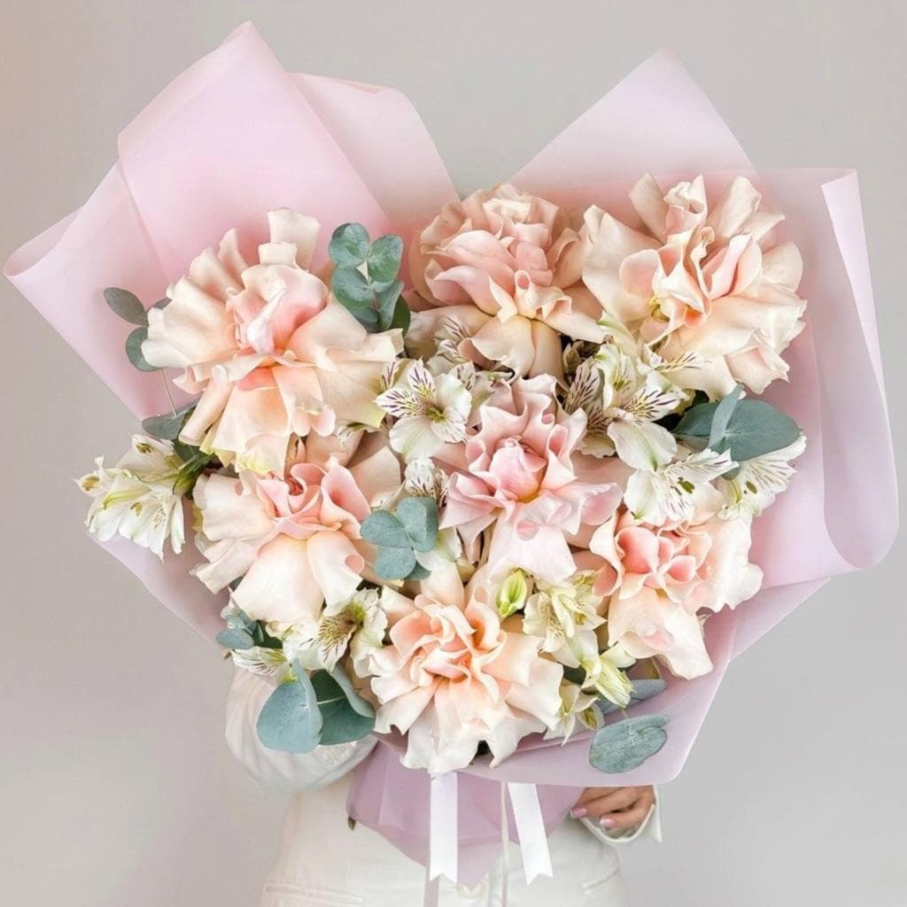 Розовый букет . Французские розы и альстромерия