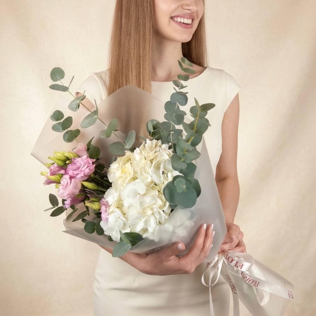 Красивый букет / Белая гортензия, эустома, эвкалипт