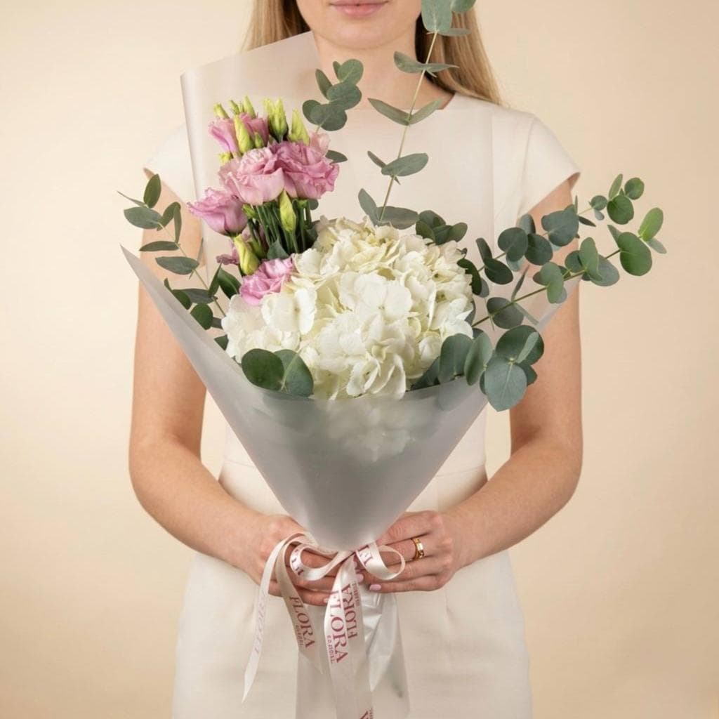 Красивый букет / Белая гортензия, эустома, эвкалипт