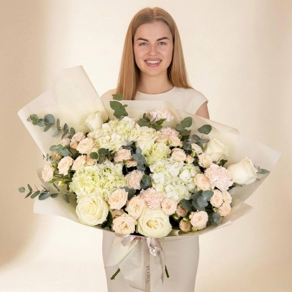 Шикарный букет / Красивый букет: гортензия, розы, гвоздика, эвкалипт