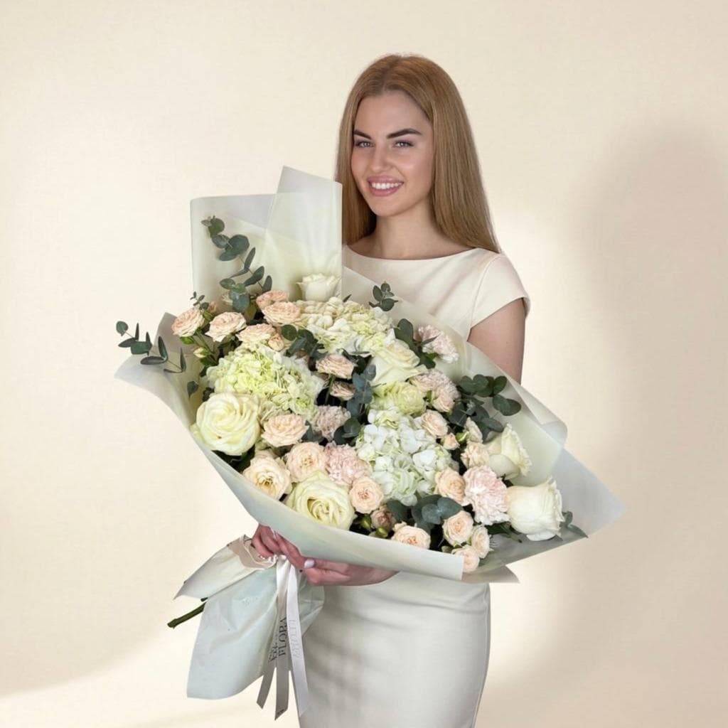 Шикарный букет / Красивый букет: гортензия, розы, гвоздика, эвкалипт