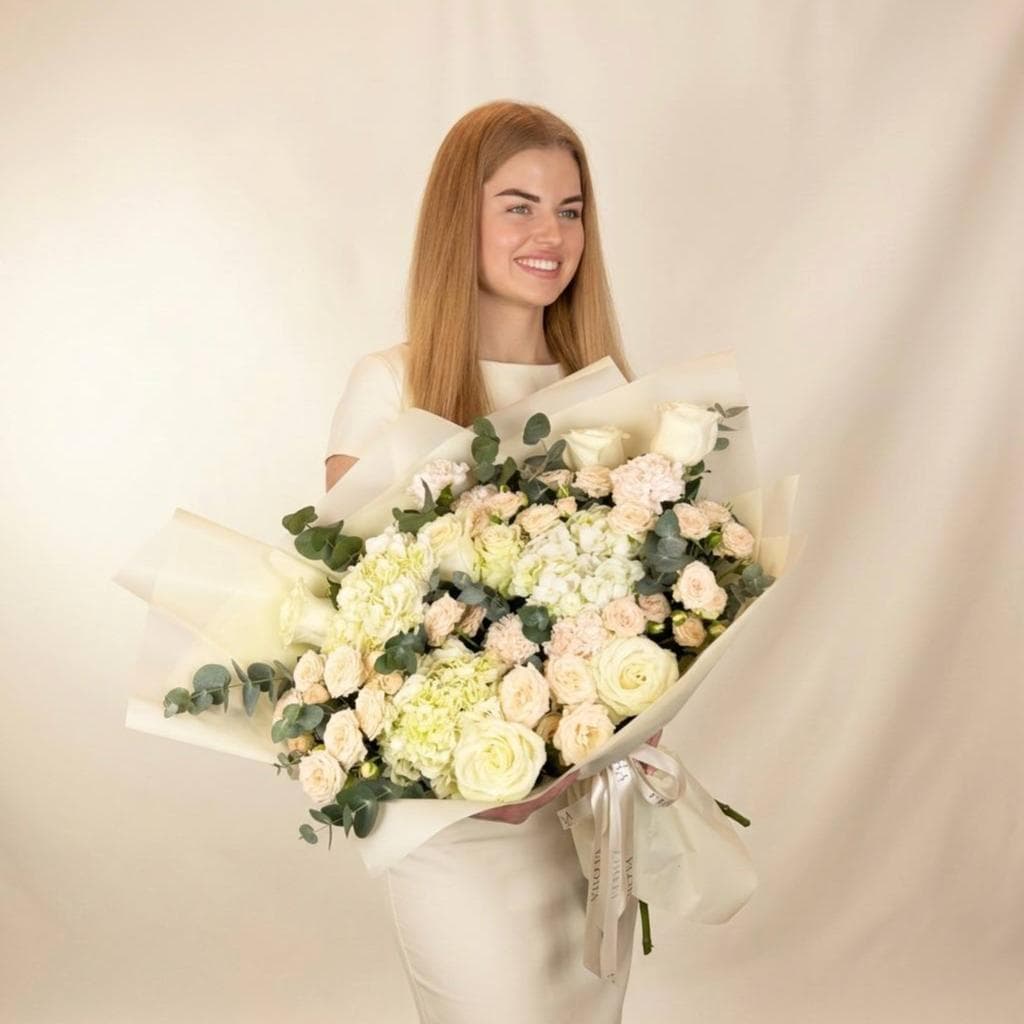 Шикарный букет / Красивый букет: гортензия, розы, гвоздика, эвкалипт