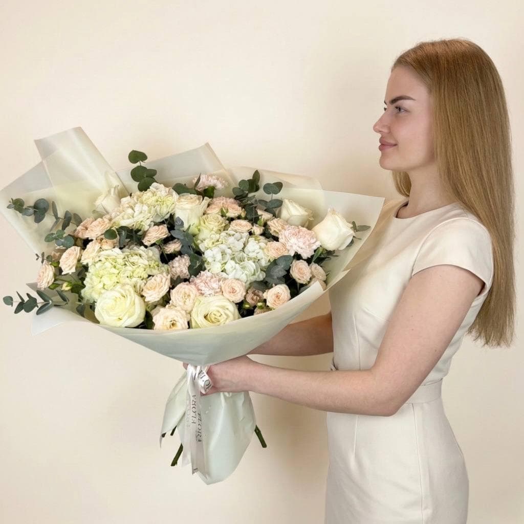 Шикарный букет / Красивый букет: гортензия, розы, гвоздика, эвкалипт