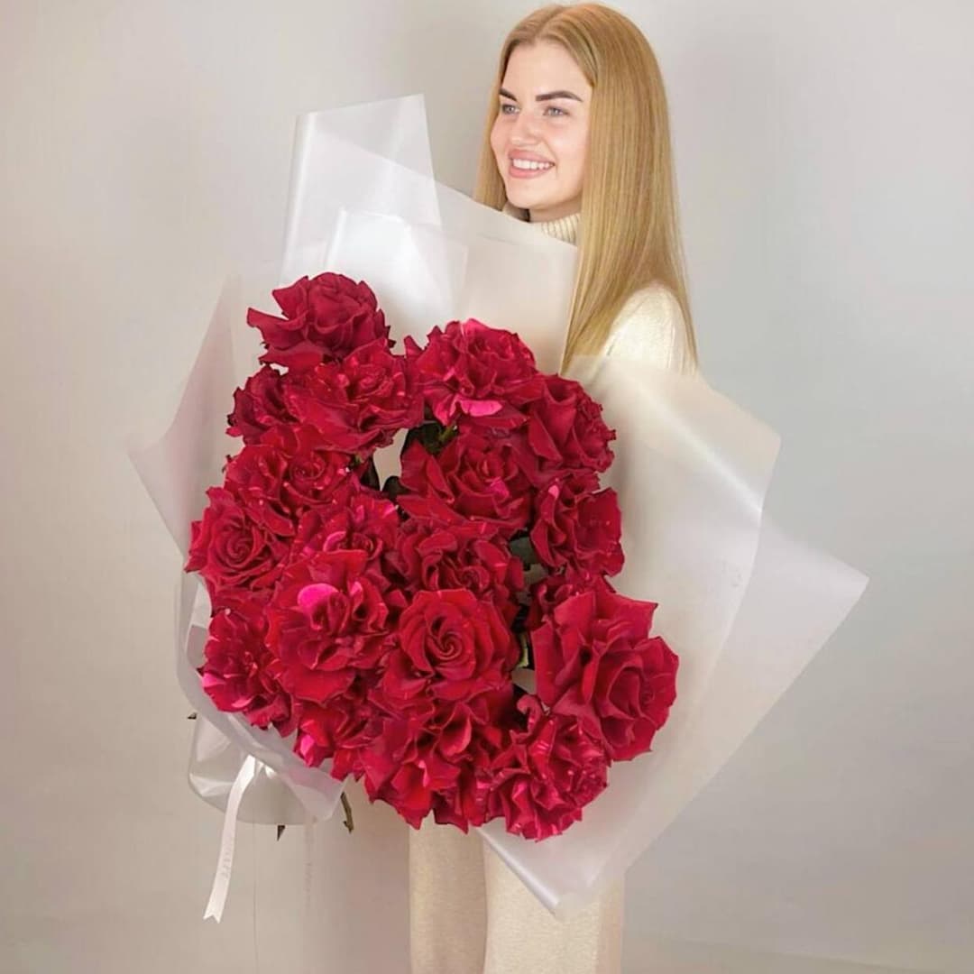 Большой букет роз / Французские розы 19шт / Красная роза Red Panther (Ред Пантер)