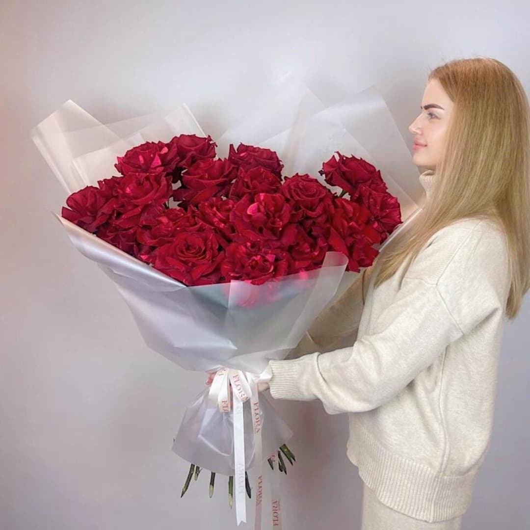 Большой букет роз / Французские розы 19шт / Красная роза Red Panther (Ред Пантер)