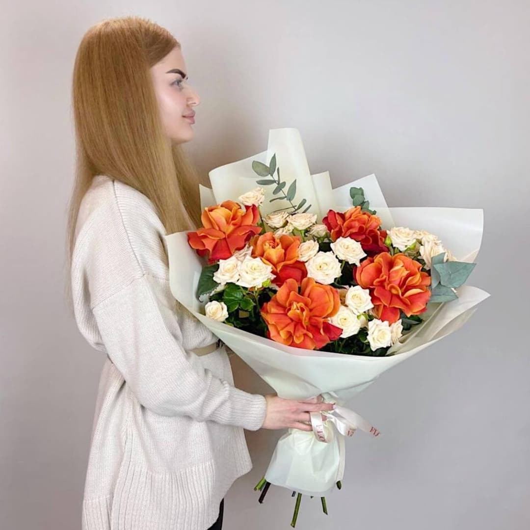 Большой букет: Французские розы, пионовидные розы, эвкалипт / Оранжевые розы