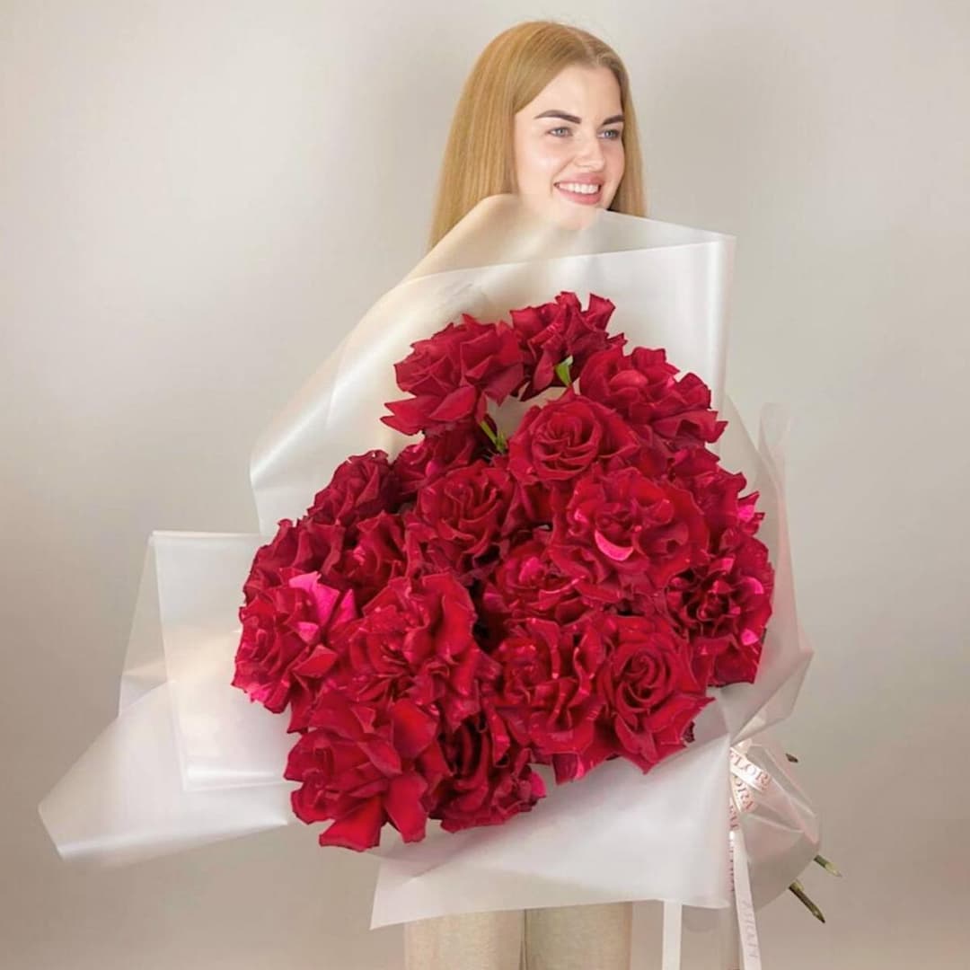Большой букет роз / Французские розы 19шт / Красная роза Red Panther (Ред Пантер)