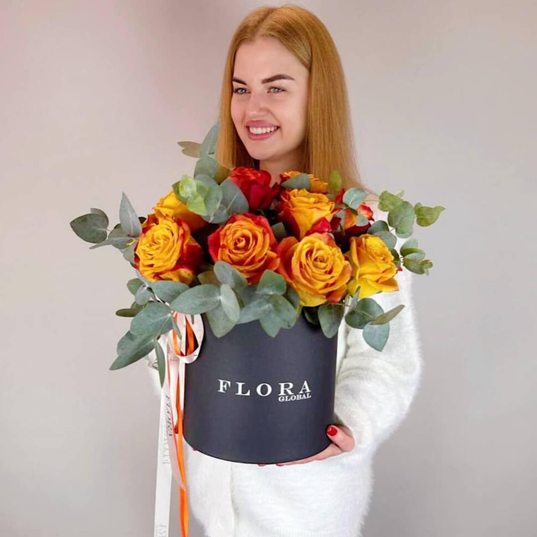 Яркий букет роз / Розы с эвкалиптом / Оранжевая роза / Букет в коробке