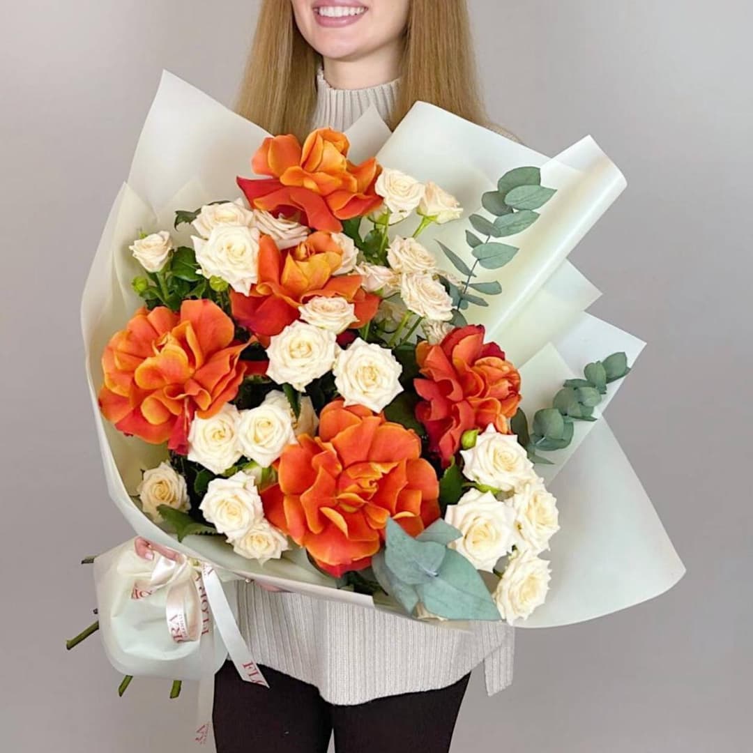 Большой букет: Французские розы, пионовидные розы, эвкалипт / Оранжевые розы
