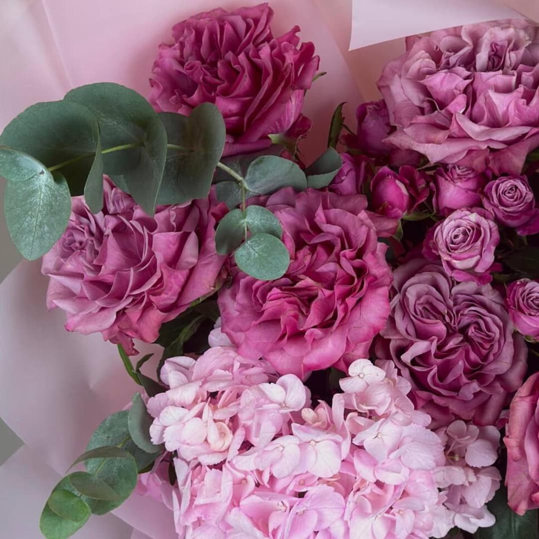 Розовый букет роз