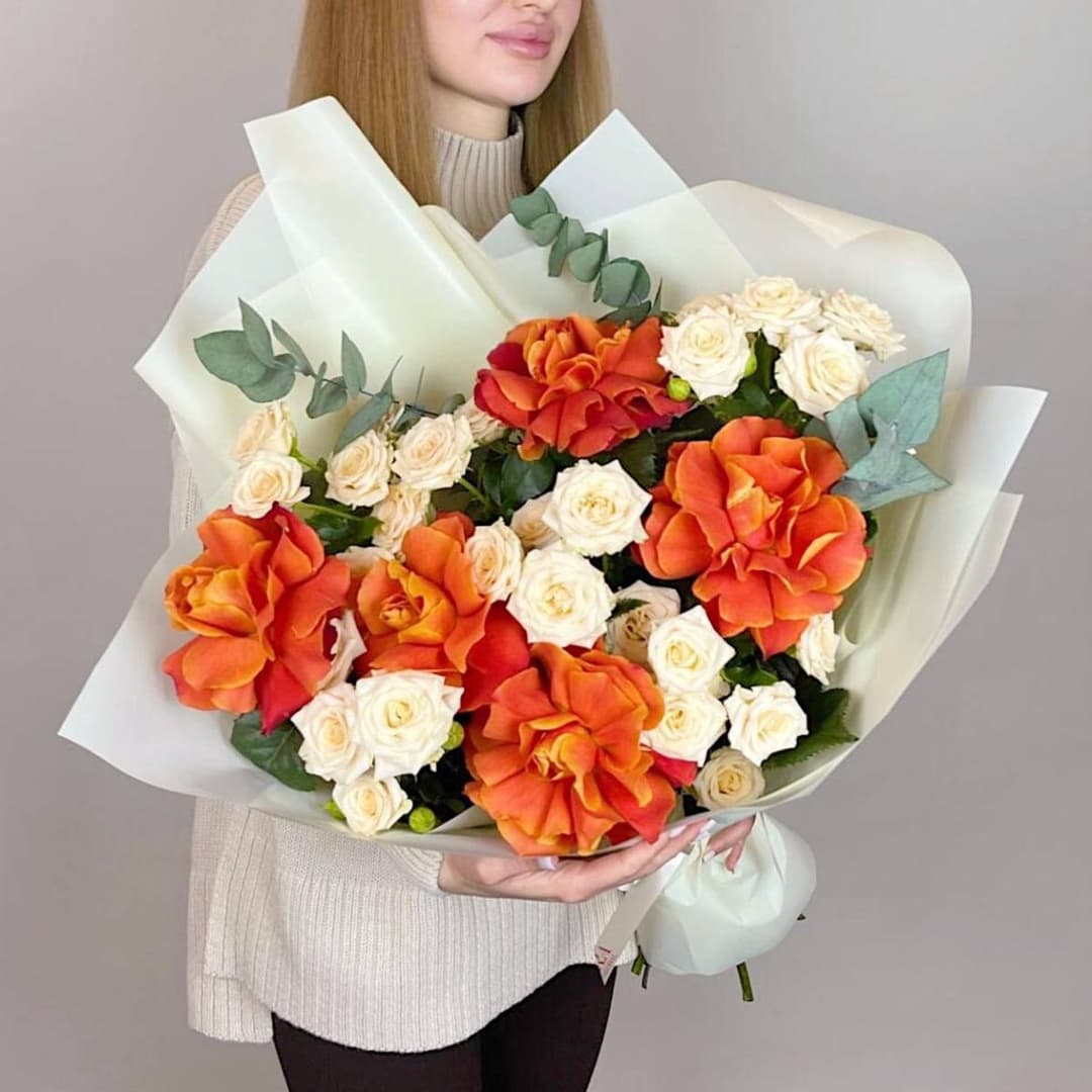 Большой букет: Французские розы, пионовидные розы, эвкалипт / Оранжевые розы