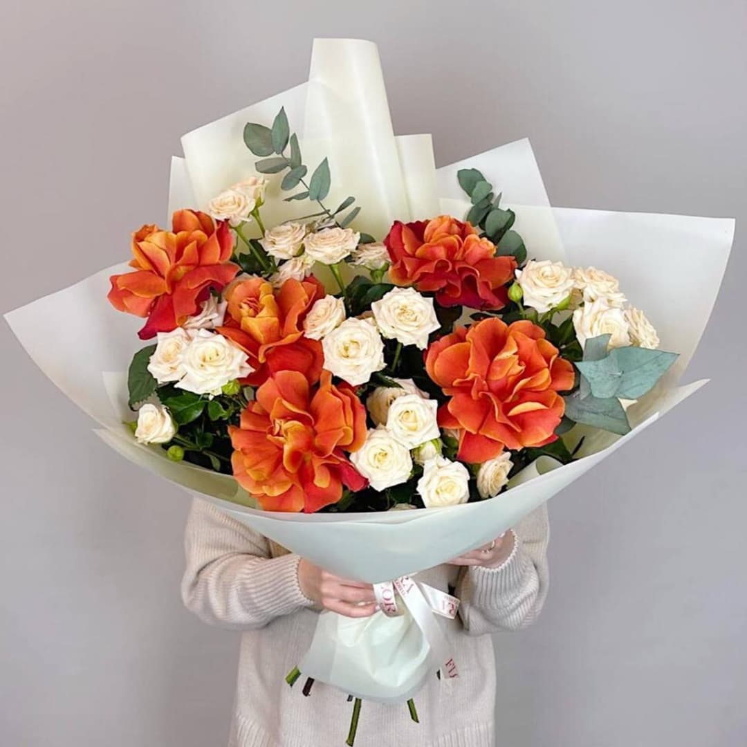 Большой букет: Французские розы, пионовидные розы, эвкалипт / Оранжевые розы