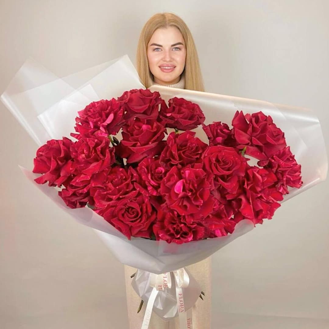 Большой букет роз / Французские розы 19шт / Красная роза Red Panther (Ред Пантер)