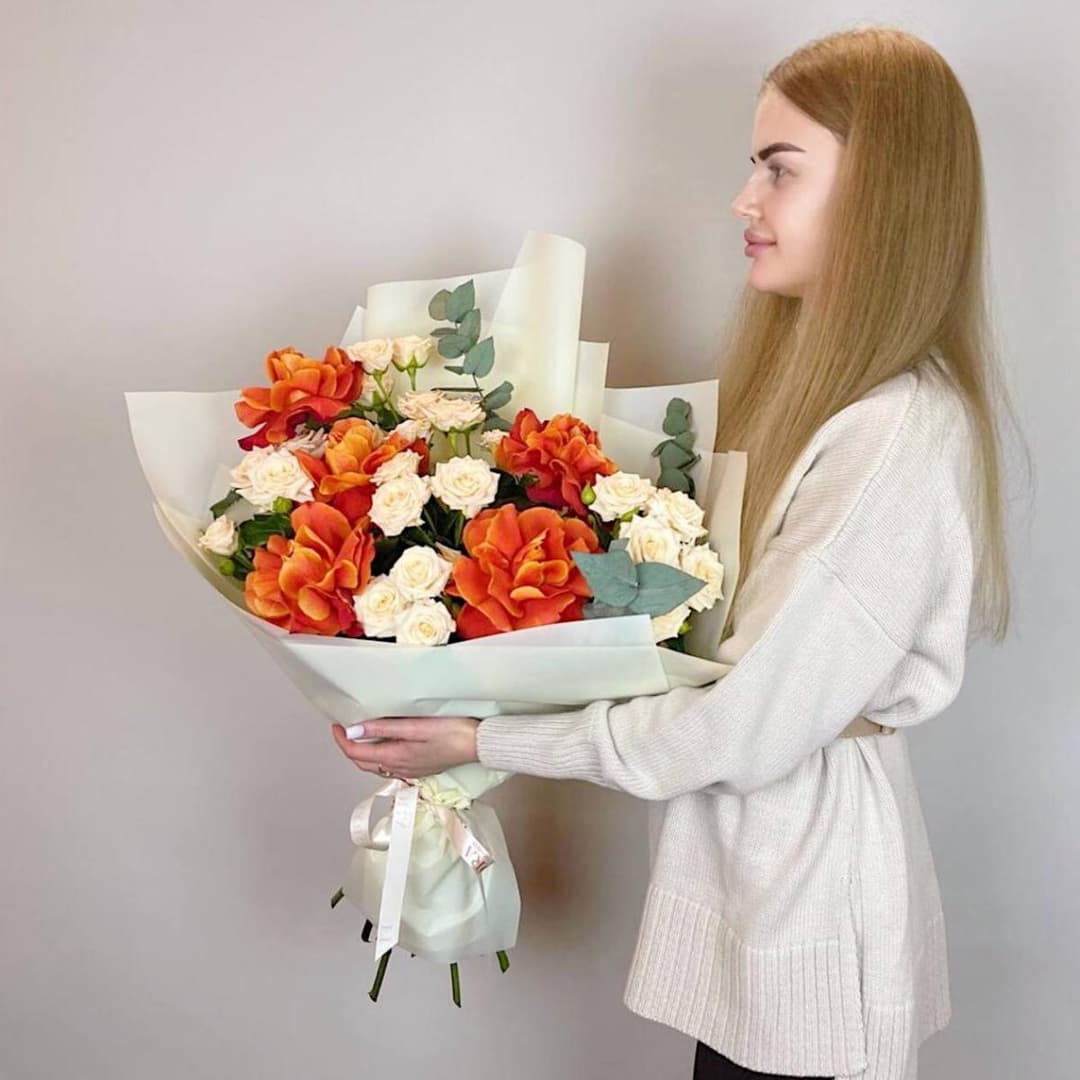 Большой букет: Французские розы, пионовидные розы, эвкалипт / Оранжевые розы
