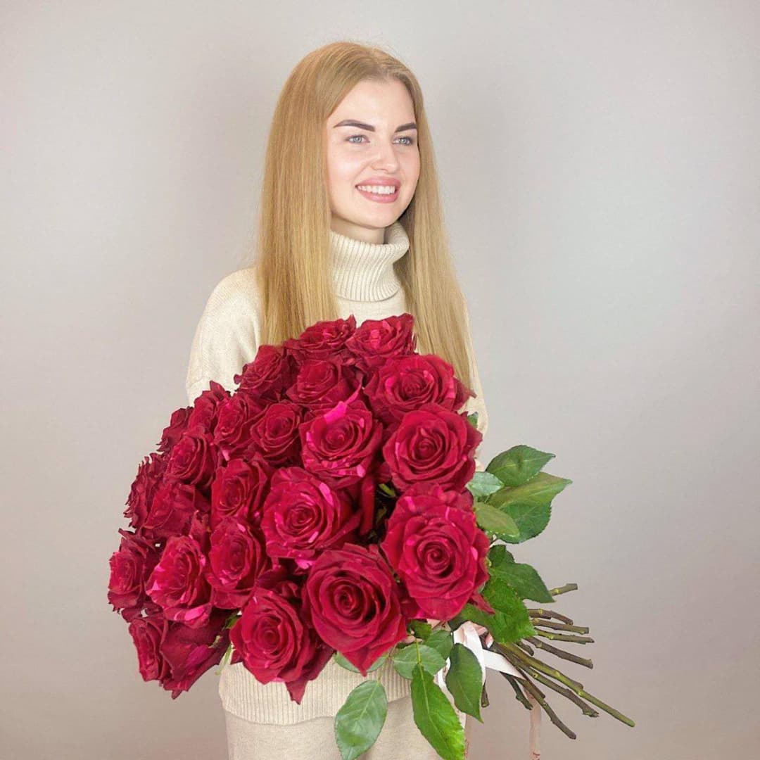 Эффектная охапка красных роз Red Panther — 280 ₽/шт