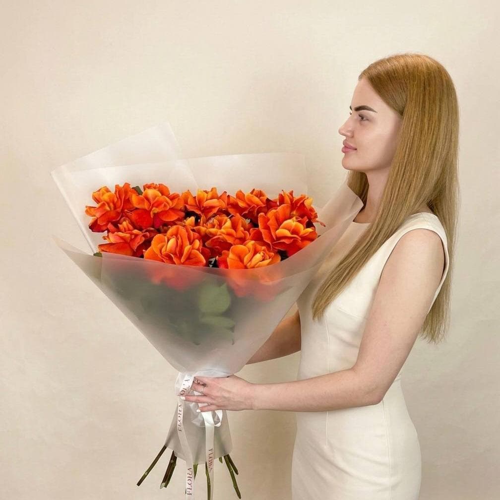 Яркий букет: оранжевые французские розы 11 шт