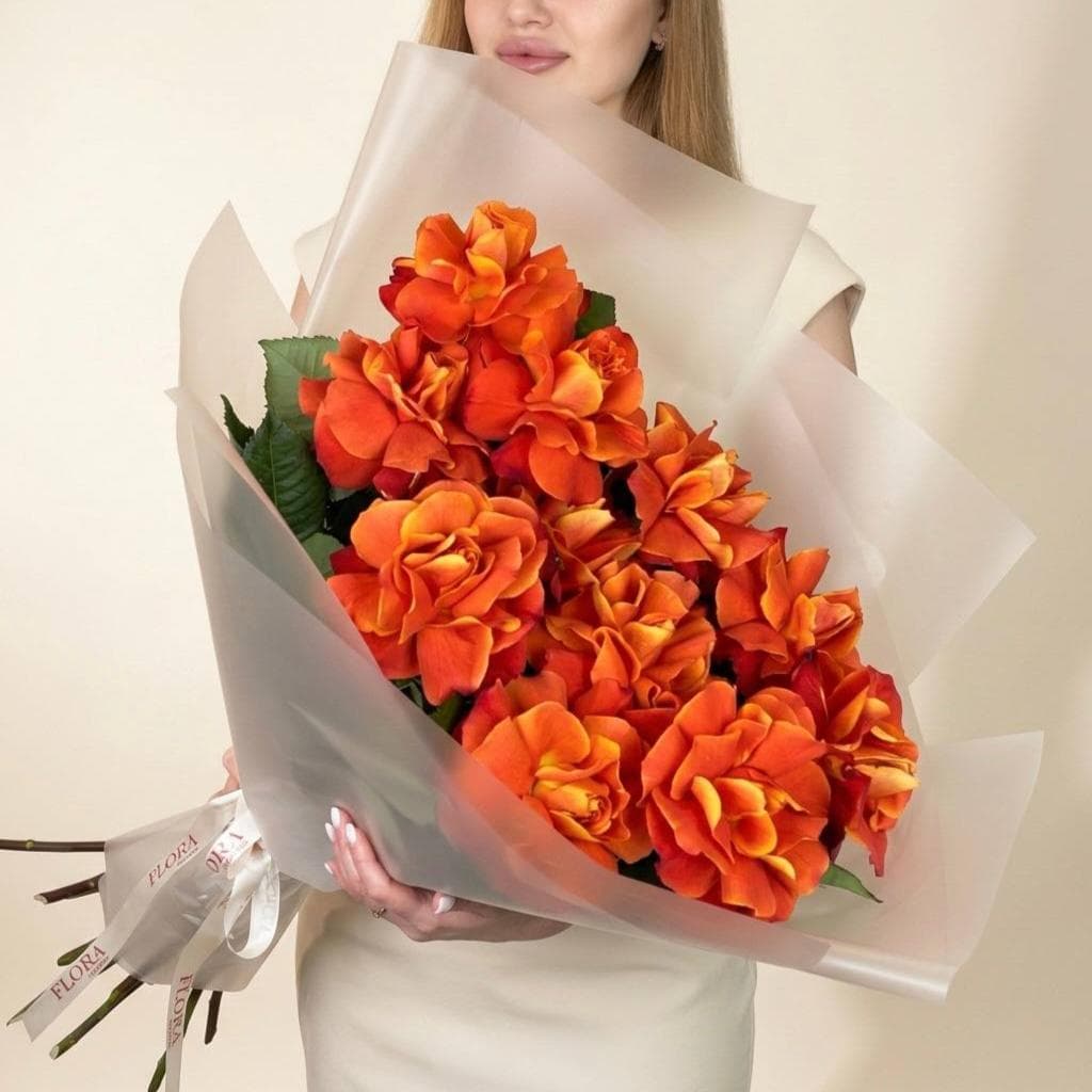 Яркий букет: оранжевые французские розы 11 шт