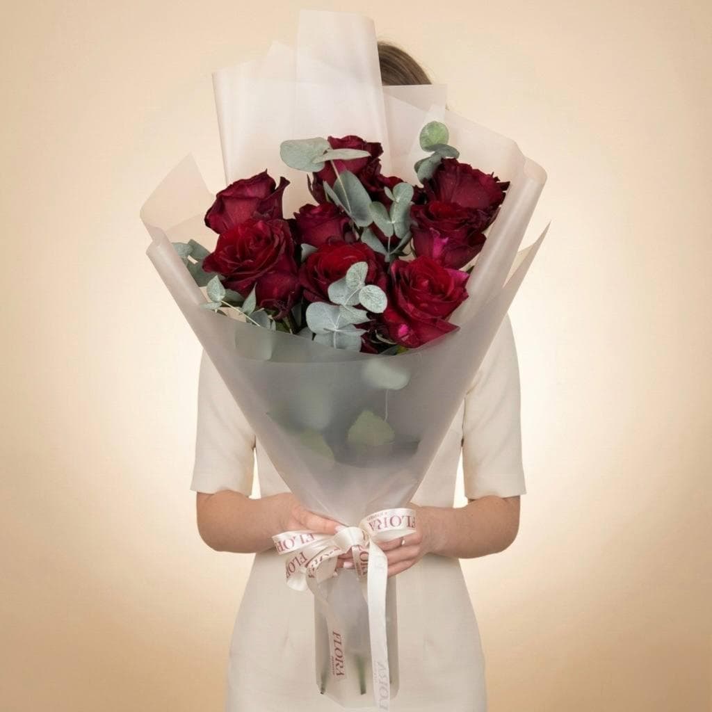 Красивый букет роз / Розы 9шт с эвкалиптом